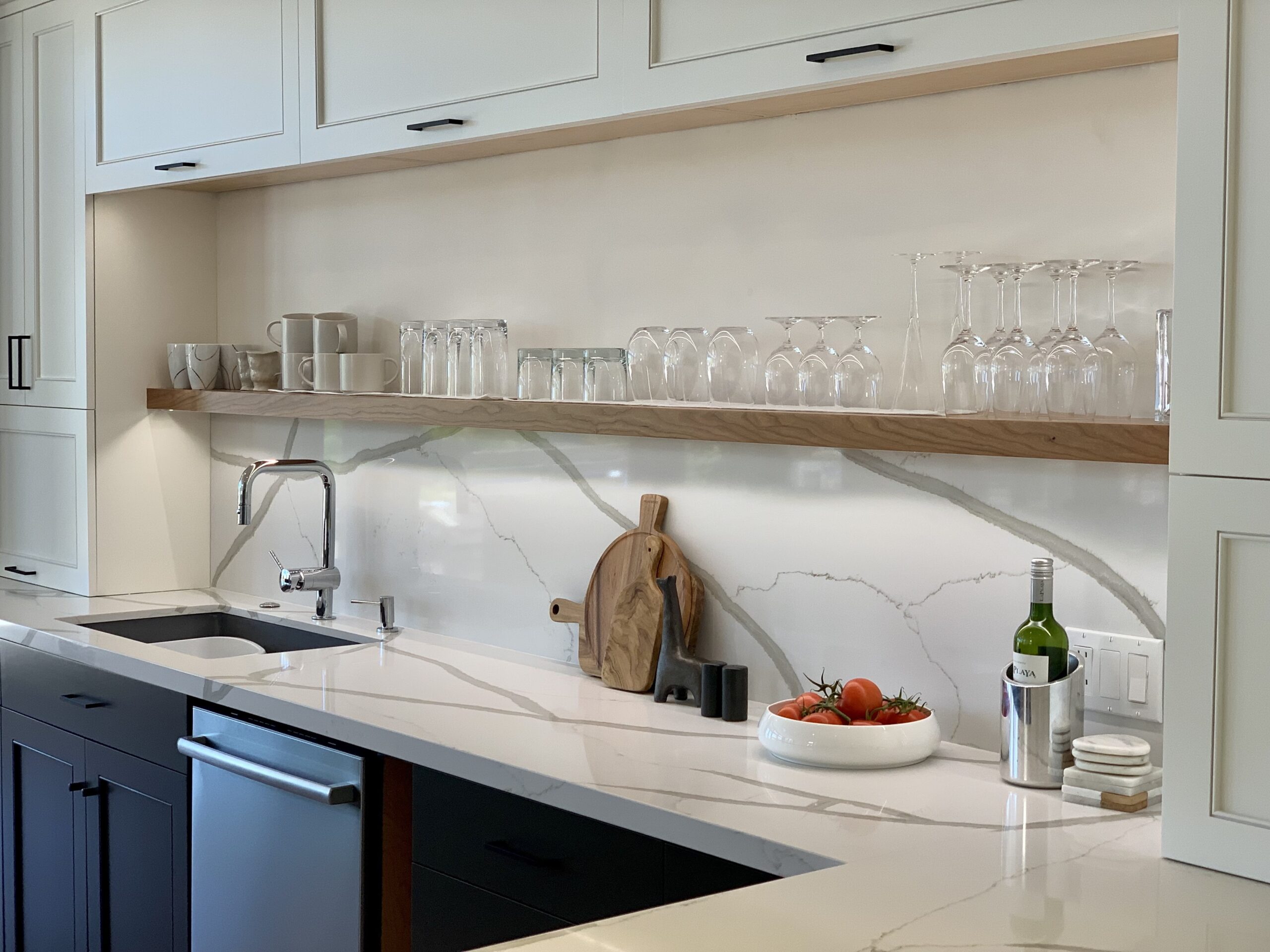 kitchen-quartz-countertop-glass